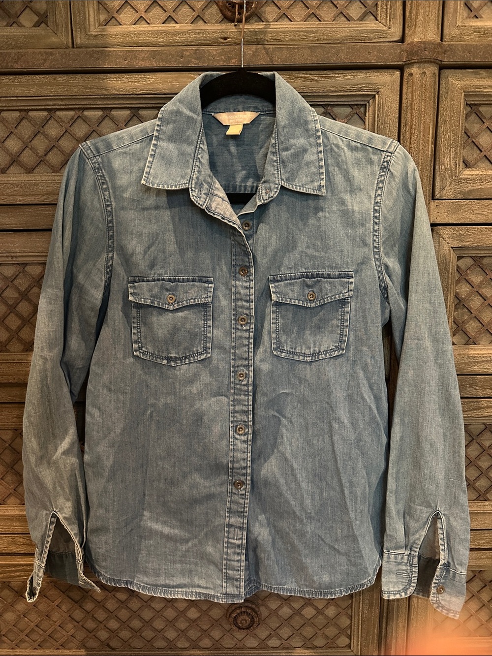 Banana Republic Light Blue Denim Button-Up Shirt with Chest Pockets
